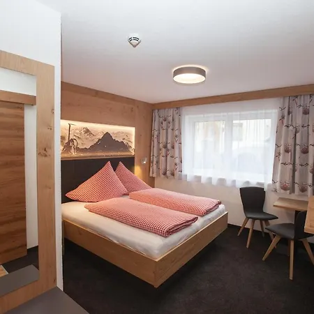 Haus Kuechelspitz Panzió Ischgl